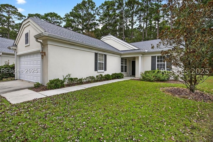 Nestled on a quiet cul-de-sac, this 2 bedroom, 2 bath + den - Beach Home for sale in Bluffton, South Carolina on Beachhouse.com