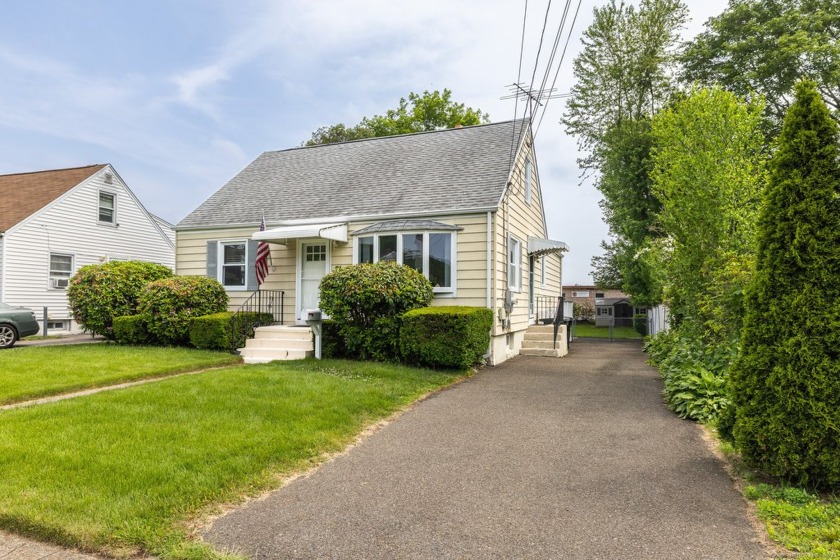 This charming Cape Cod home features a cozy sunken living room - Beach Home for sale in Milford, Connecticut on Beachhouse.com