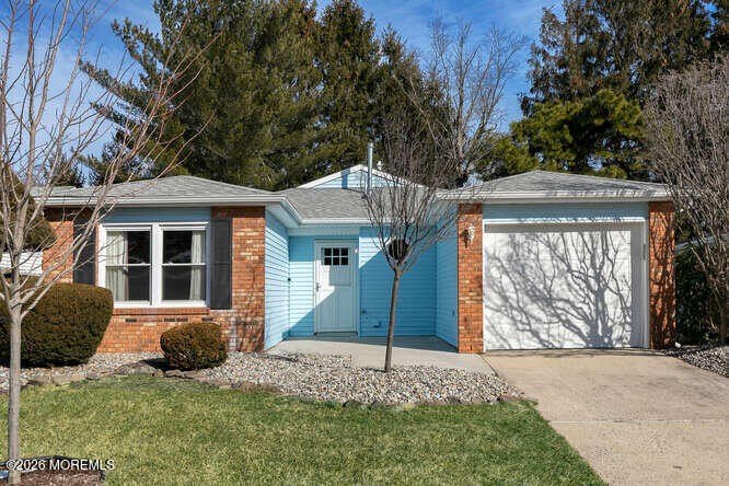 Worry-Free Living in Lions Head South! Unmatched peace of mind: - Beach Home for sale in Brick, New Jersey on Beachhouse.com