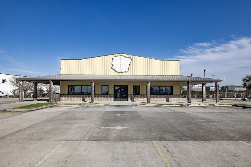 Recently built 5,003 SF meat market/restaurant on 1.059 acres - Beach Commercial for sale in Houma, Louisiana on Beachhouse.com