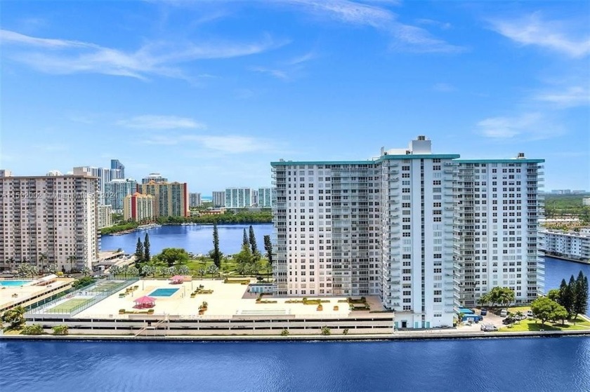 SPECTACULAR PANORAMIC VIEWS FROM THIS SPACIOUS, BRIGHT AND - Beach Condo for sale in Sunny Isles Beach, Florida on Beachhouse.com