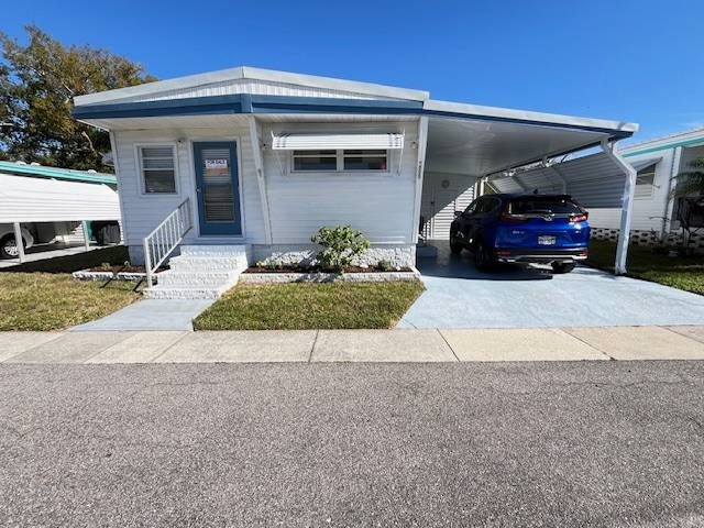 THIS HOME HAS BEEN VERY WELL CARED FOR AND YOU CAN SEE THE PRIDE - Beach Home for sale in Dunedin, Florida on Beachhouse.com