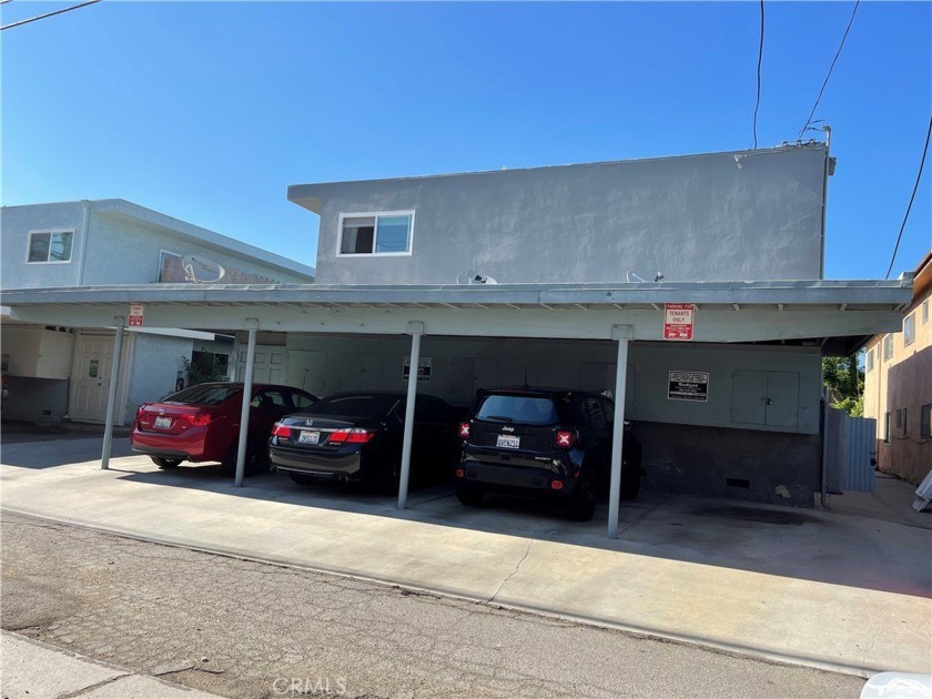 2108 157th St is a compelling 5-Plex investment opportunity in - Beach Home for sale in Gardena, California on Beachhouse.com