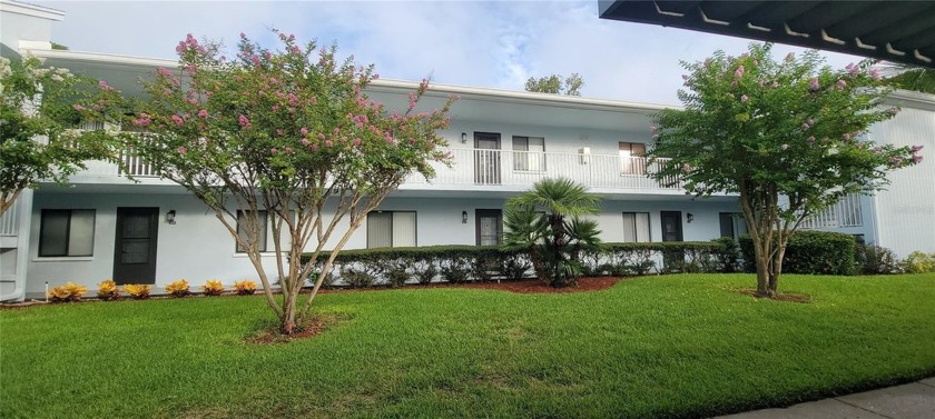 Golf course community, great location ! A very spacious condo in - Beach Condo for sale in Oldsmar, Florida on Beachhouse.com