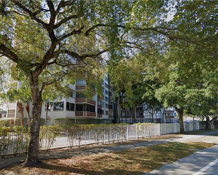 PRICE TO SELL!!! INVESTORS FRIENDLY COMMUNITY!!! Excellent unit - Beach Condo for sale in Lauderhill, Florida on Beachhouse.com