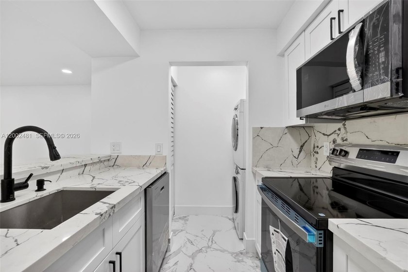Beautifully renovated and move-in ready 1-bedroom, 1-bath condo - Beach Condo for sale in Pompano Beach, Florida on Beachhouse.com