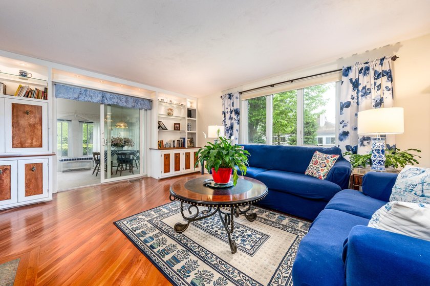 Situated on the corner of a quiet cul-de-sac, this Vineyard II - Beach Condo for sale in Mashpee, Massachusetts on Beachhouse.com