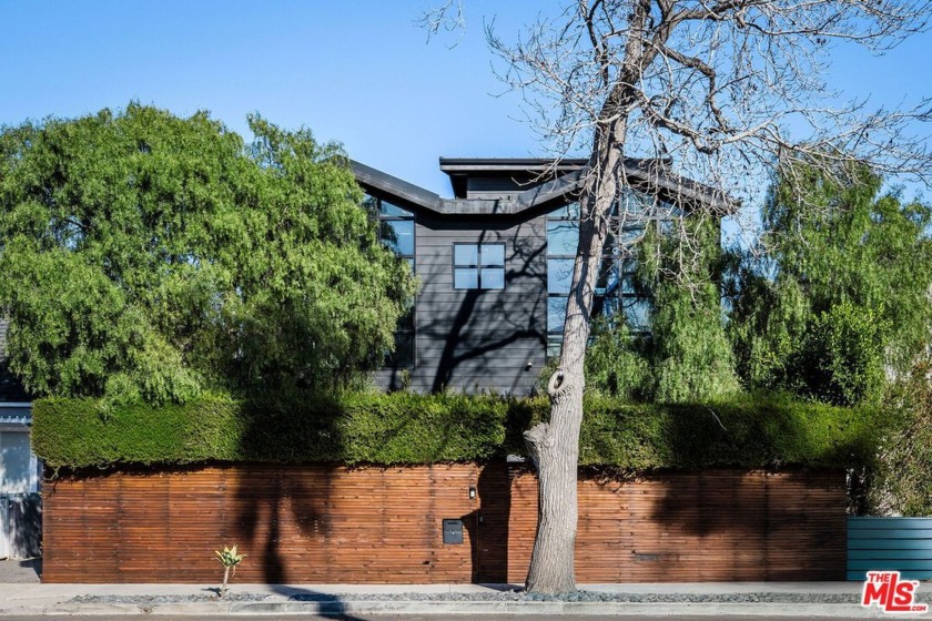 Welcome to this stunning designer residence in Marina Del Rey - Beach Home for sale in Marina Del Rey, California on Beachhouse.com