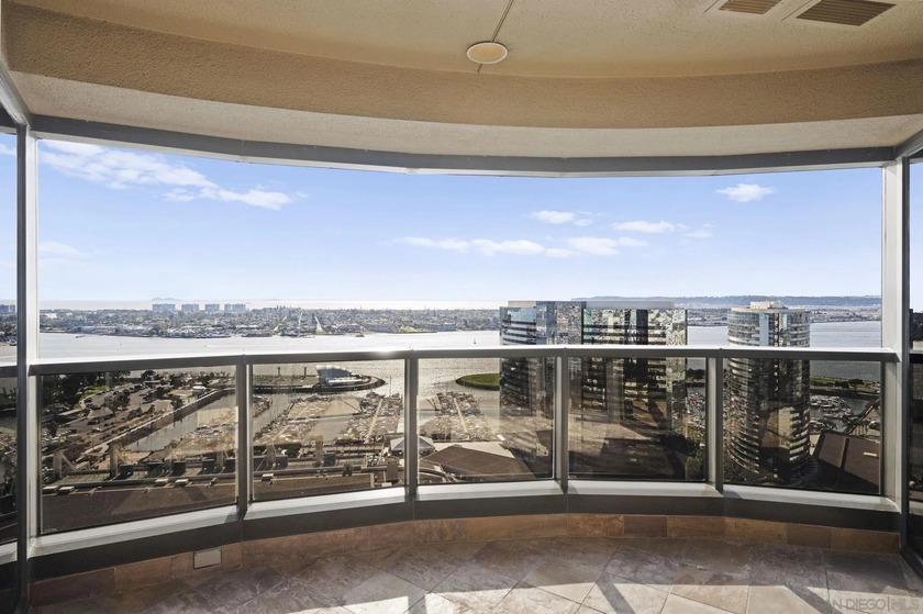 30th-floor bubble unit in the West Tower at the sought-after - Beach Condo for sale in San Diego, California on Beachhouse.com