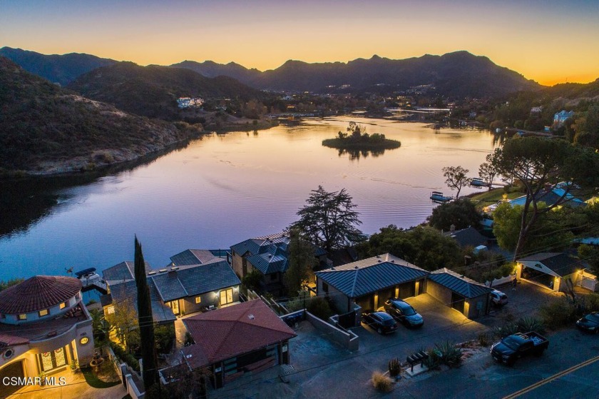 Very Rare offering on Lake Sherwood. This is one of the original - Beach Home for sale in Lake Sherwood, California on Beachhouse.com