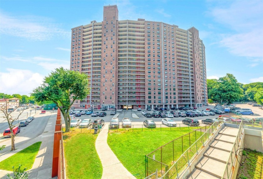 It's all about the views at The Forest View Crescent.

Nestled - Beach Home for sale in New York, New York on Beachhouse.com