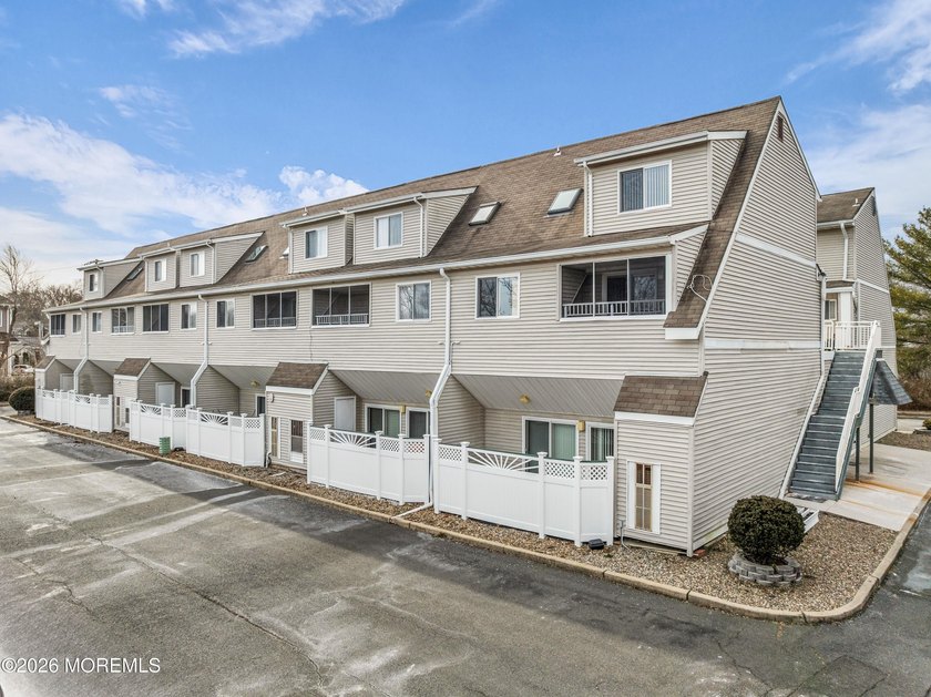 LOW HOA FEES AND INVESTORS WELCOME. JUST 7 MINUTES TO THE - Beach Condo for sale in Island Heights, New Jersey on Beachhouse.com