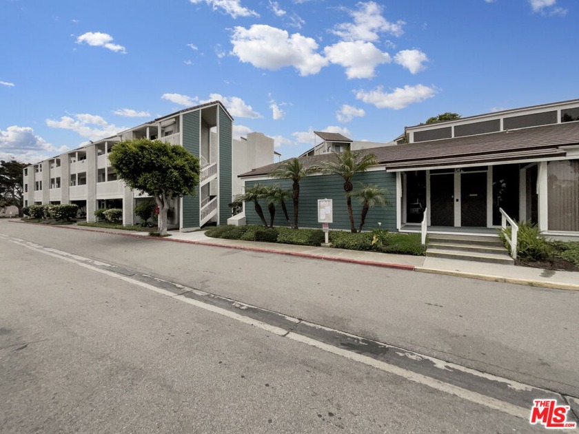 Welcome to this beautiful home, where the neutral color paint - Beach Condo for sale in Port Hueneme, California on Beachhouse.com