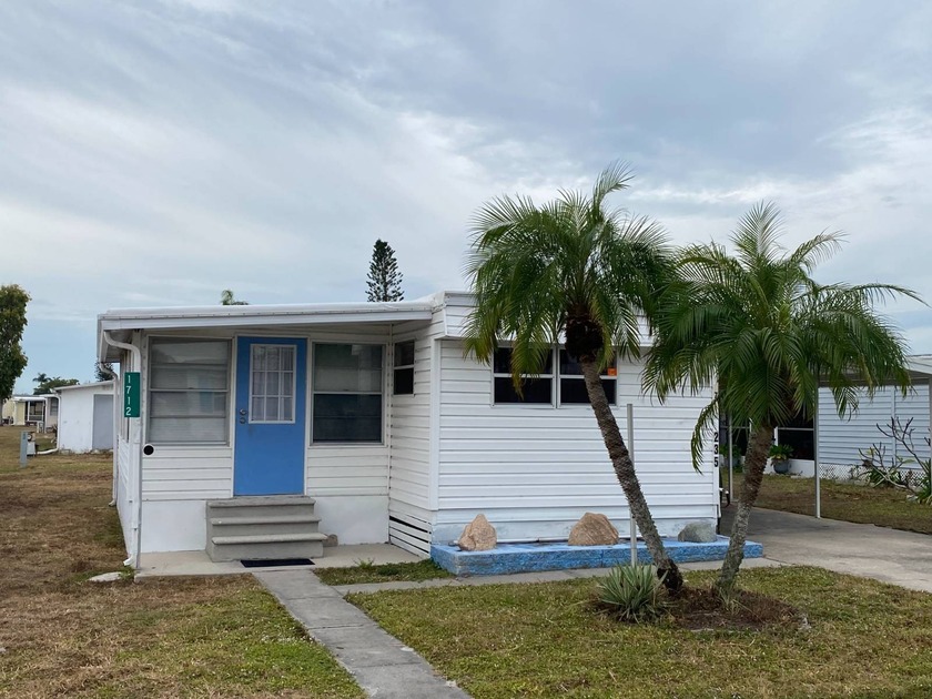 New paint on kitchen cabinets, all appliances included, panty - Beach Home for sale in Ruskin, Florida on Beachhouse.com