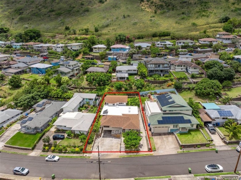 UNLIMITED POSSIBILITIES in a prime location in East Honolulu! - Beach Home for sale in Honolulu, Hawaii on Beachhouse.com