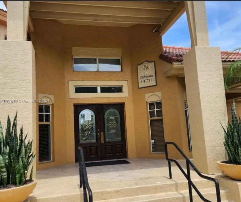 Beautiful condo in Palm Lake Condo, West Palm Beach, featuring 2 - Beach Condo for sale in West Palm Beach, Florida on Beachhouse.com