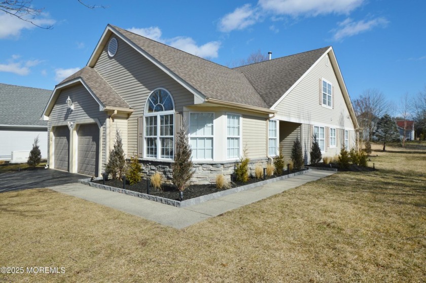 HURRY! Don't miss this STUNNING and TOTALLY RENOVATED LAKE RIDGE - Beach Home for sale in Toms River, New Jersey on Beachhouse.com