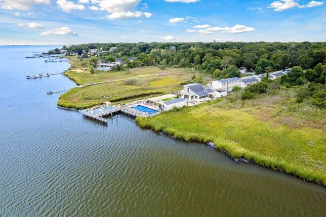 Bayfront, 27-key motel with a lobby, clubhouse, pool, boat - Beach Commercial for sale in Hampton Bays, New York on Beachhouse.com