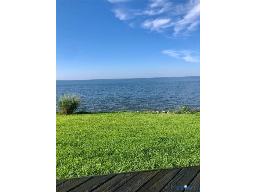 JUST LISTED! This fantastic POTOMAC RIVERFRONT home in Cabin - Beach Home for sale in Montross, Virginia on Beachhouse.com