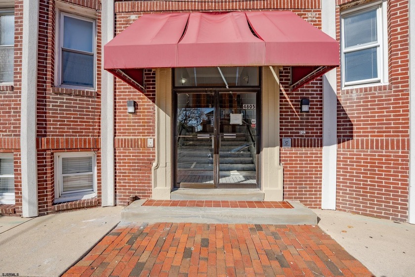 Welcome to this charming 2-bedroom, 1-bathroom condo located in - Beach Condo for sale in Ventnor, New Jersey on Beachhouse.com