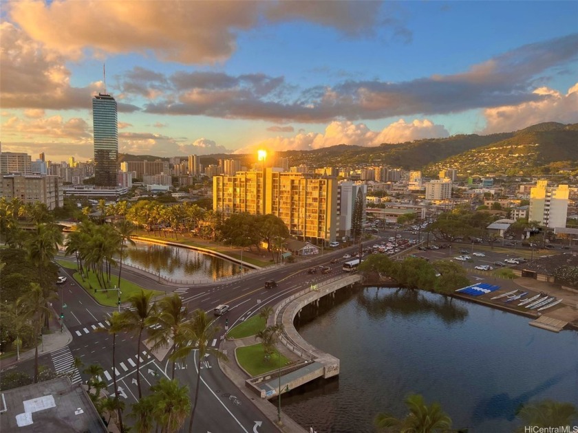 FULLY FURNISHED LEGAL SHORT-TERM RENTAL. Price is below the - Beach Condo for sale in Honolulu, Hawaii on Beachhouse.com