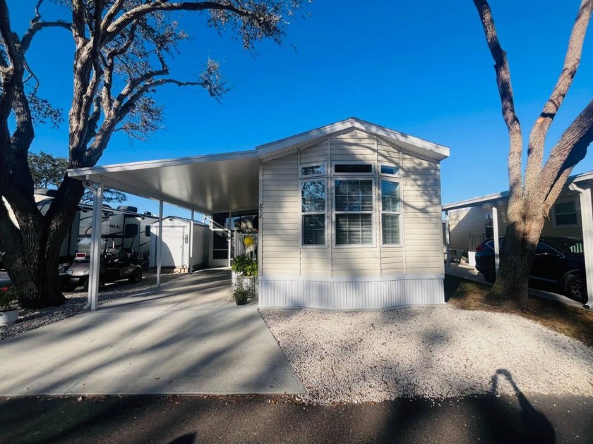 Welcome home to this charming 2019 Palm Harbor 55+ retreat - Beach Home for sale in Bradenton, Florida on Beachhouse.com