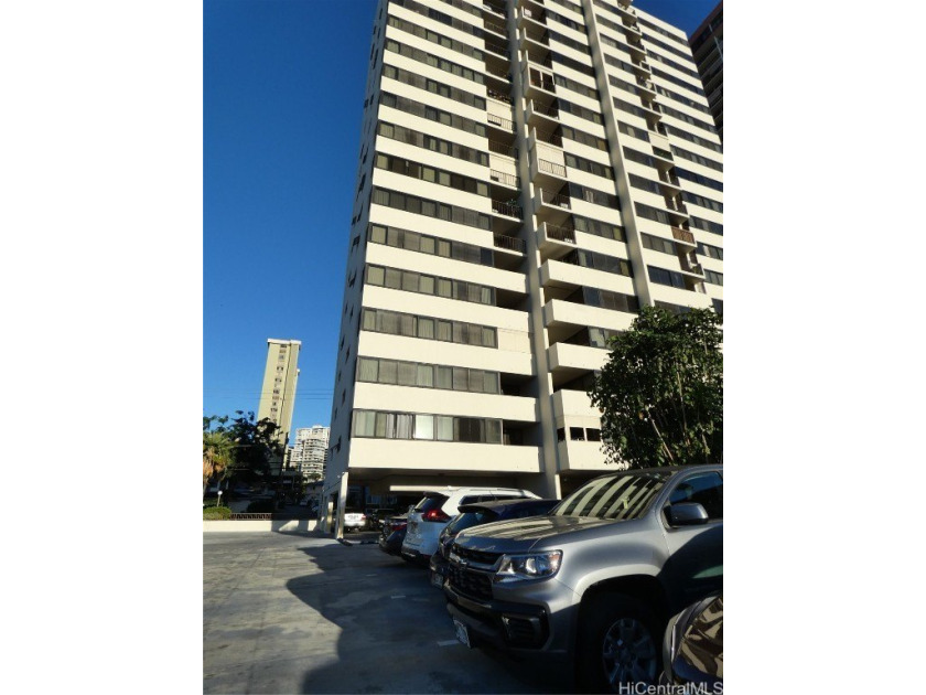 Highly sought after unit in the well maintained Pakalana! - Beach Condo for sale in Honolulu, Hawaii on Beachhouse.com