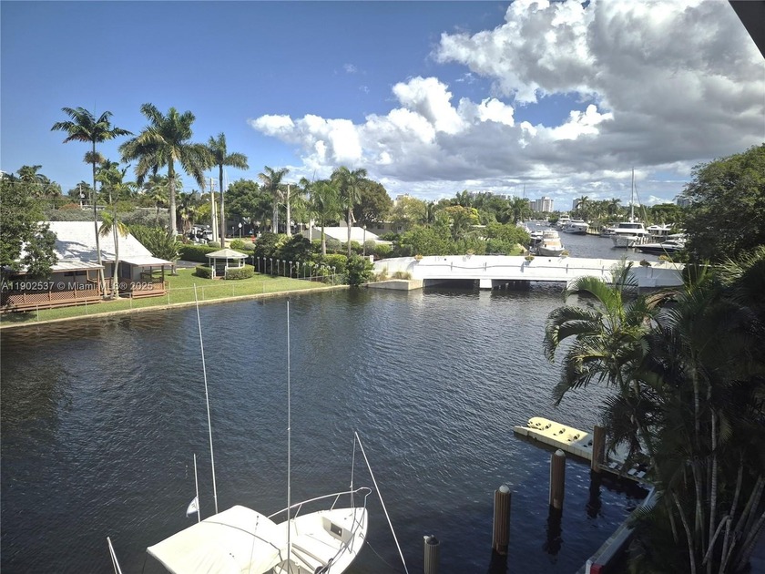 This waterfront condominium offers an ideal urban retreat or - Beach Condo for sale in Fort Lauderdale, Florida on Beachhouse.com