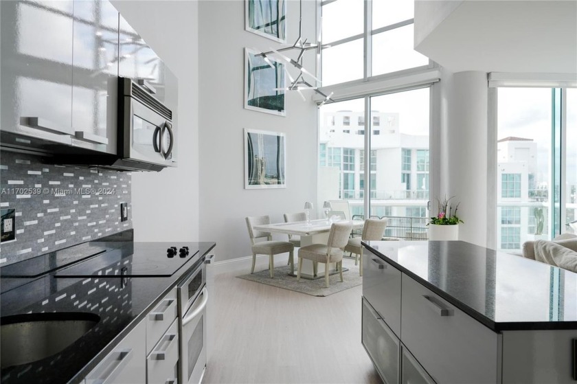 This gorgeous 2 story remodeled Penthouse in the heart of - Beach Condo for sale in Aventura, Florida on Beachhouse.com