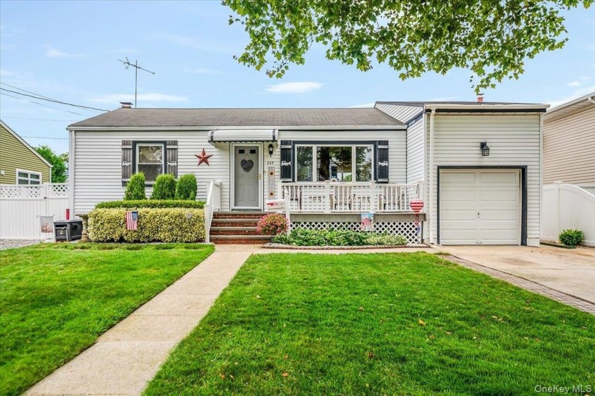 Welcome Home to Lindenhurst! This MUST SEE, charming and move-in - Beach Home for sale in Lindenhurst, New York on Beachhouse.com