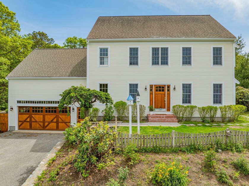 Superbly situated on a beautiful 0.47-acre lot within a 5-minute - Beach Home for sale in Falmouth, Massachusetts on Beachhouse.com