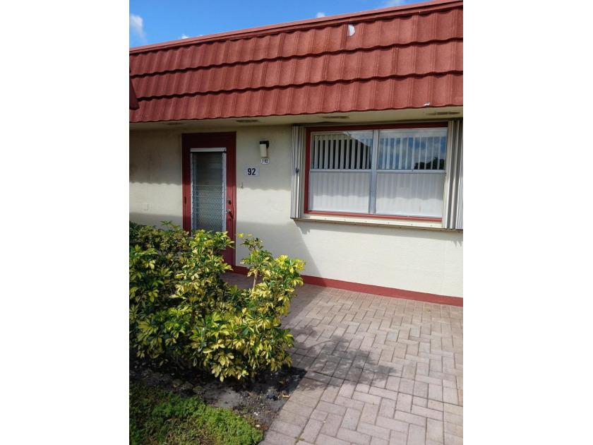 VILLA Lake View End Unit, all diagonal tile floors throughout - Beach Home for sale in Delray Beach, Florida on Beachhouse.com