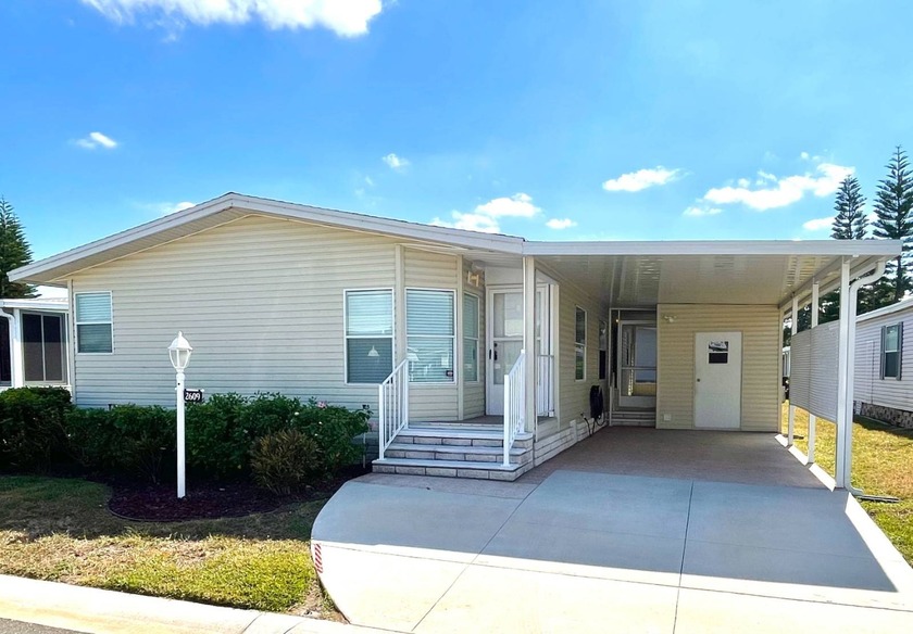 NEW TO THE MARKET! Classic 2BD, 2BA CHANDLER CUSTOM HOME in Sun - Beach Home for sale in Palmetto, Florida on Beachhouse.com