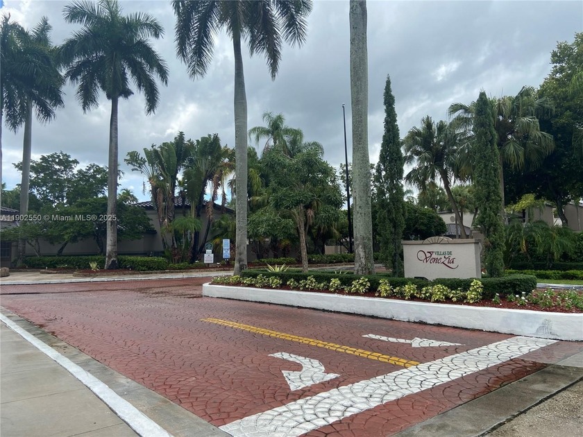 Beautiful condo located in the desirable Villas de Venezia - Beach Condo for sale in Sunrise, Florida on Beachhouse.com