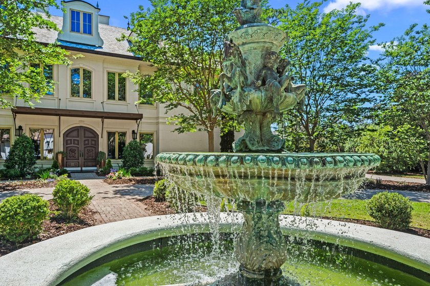 Welcome to 434 Captains Circle--an extraordinary - Beach Home for sale in Destin, Florida on Beachhouse.com