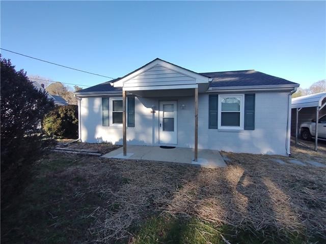 GREAT OPPORTUNITY CONVENIENTLY LOCATED IN TOWN OF SALUDA. ZONED - Beach Home for sale in Saluda, Virginia on Beachhouse.com