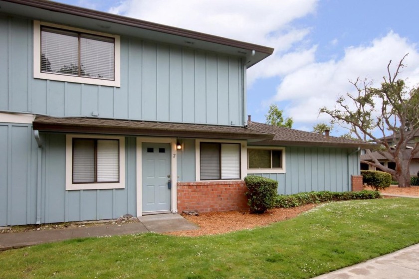 You'll love this beautifully refreshed condo in one of Capitolas - Beach Home for sale in Capitola, California on Beachhouse.com