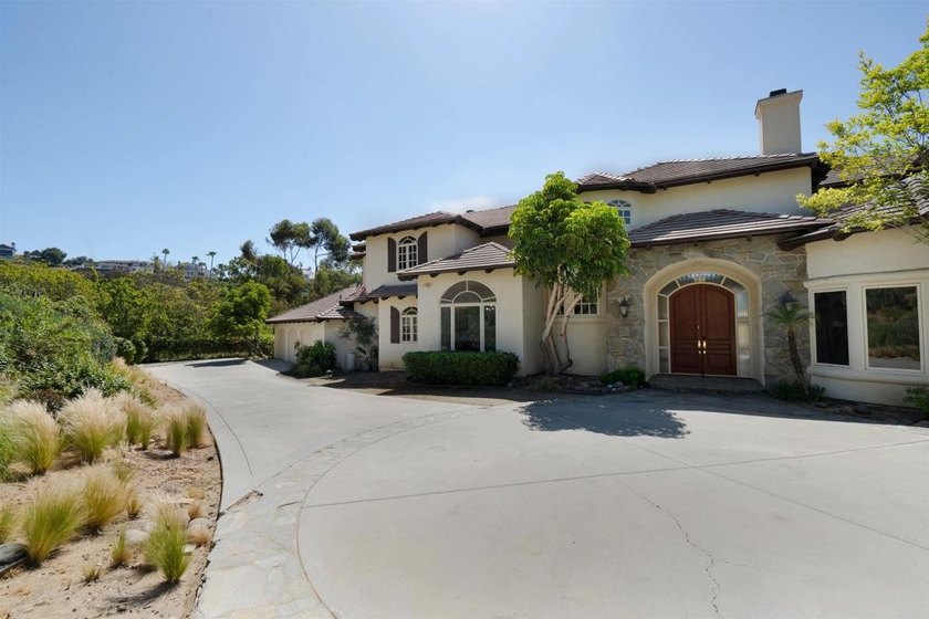 A rare renovation opportunity in one of North County San Diego's - Beach Home for sale in Carlsbad, California on Beachhouse.com