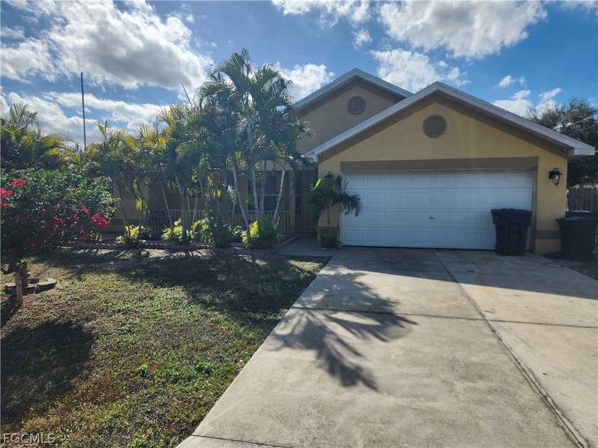 Lehigh Acres 3 bedroom, 2 bath, 2 car garage Single Family home - Beach Home for sale in Lehigh Acres, Florida on Beachhouse.com