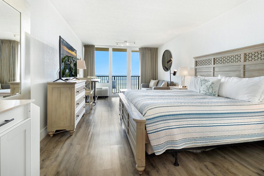 Wake up to sweeping 7th floor bay views and sunsets that seem to - Beach Condo for sale in Miramar Beach, Florida on Beachhouse.com