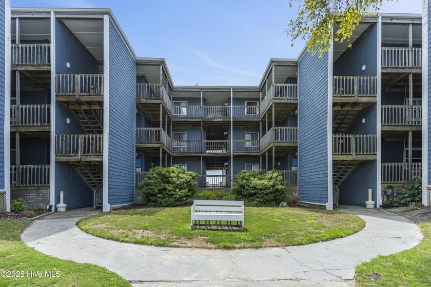 Step inside this one bedroom condo with tons of custom touches - Beach Condo for sale in North Topsail Beach, North Carolina on Beachhouse.com