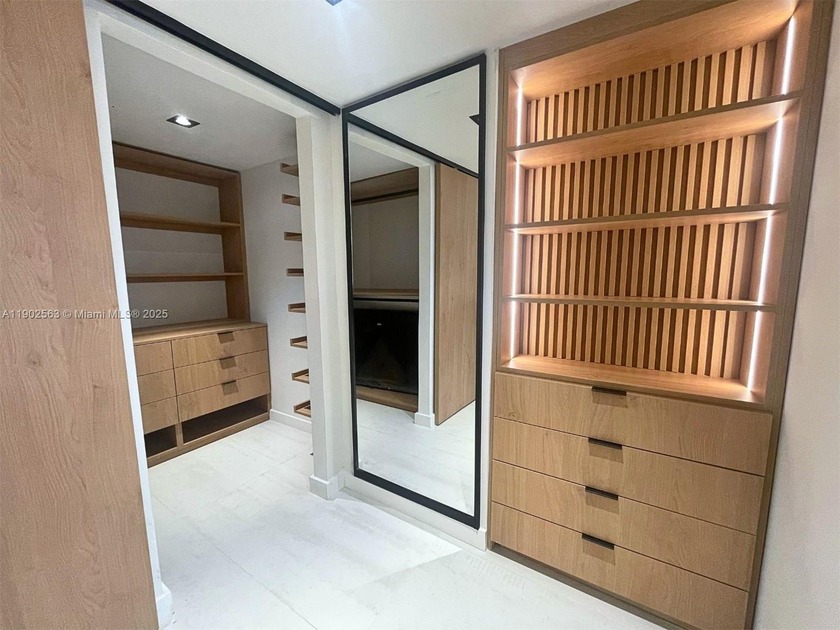 Newly remodeled 2-bed/2-bath residence in Sunny Isles Beach - Beach Condo for sale in Sunny Isles Beach, Florida on Beachhouse.com