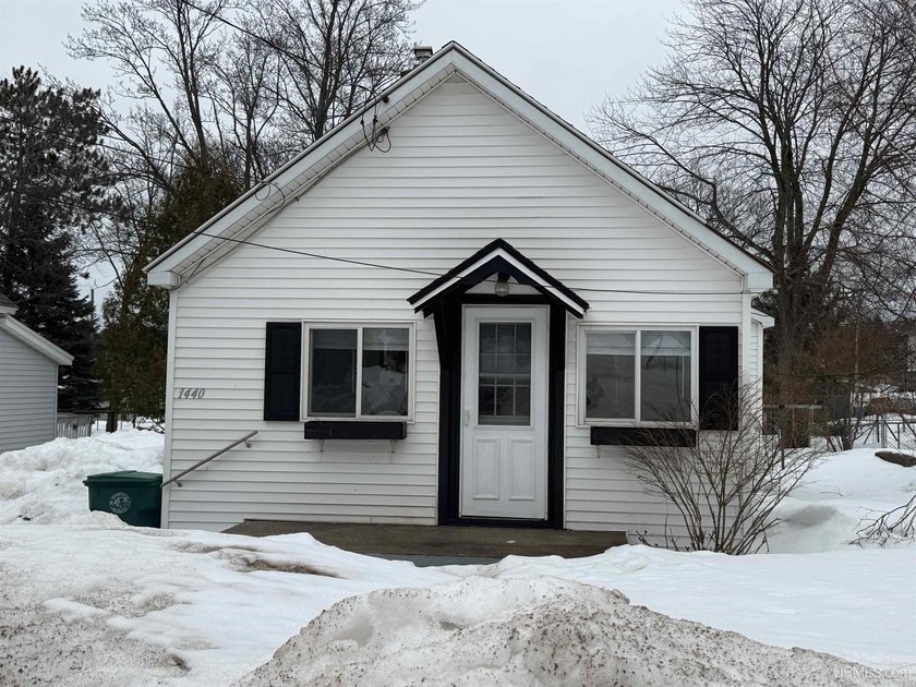 Welcome to your Marquette oasis! Perfectly situated in the heart - Beach Home for sale in Marquette, Michigan on Beachhouse.com