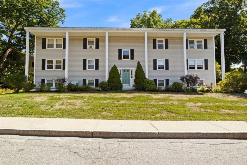 Discover this bright and open-concept 2-bedroom, 1-bath condo in - Beach Condo for sale in Kittery, Maine on Beachhouse.com