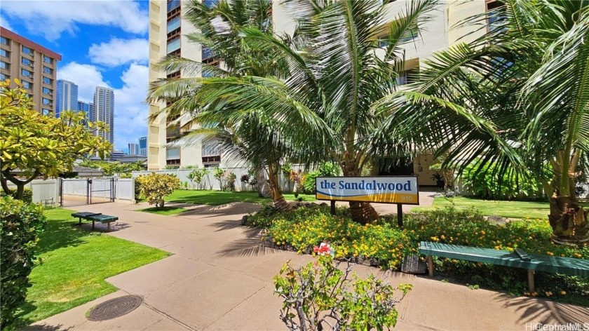 Seller says SELL! The lowest priced 2/1/1 in the entire - Beach Condo for sale in Honolulu, Hawaii on Beachhouse.com