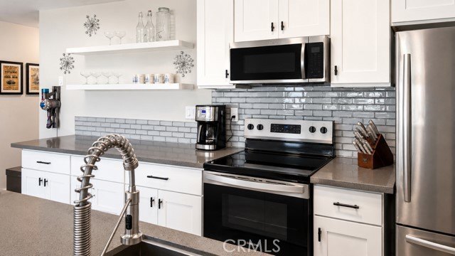 This beautifully upgraded, turnkey 1-bedroom condo offers - Beach Condo for sale in Long Beach, California on Beachhouse.com