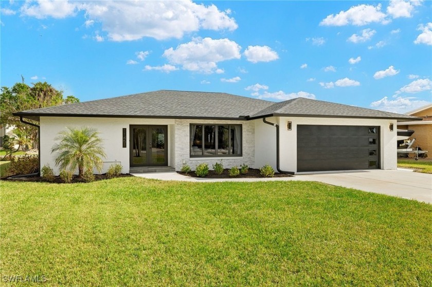 THIS HOME SHOWS LIKE A MODEL--SAILBOAT ACCESS! Take a boat ride - Beach Home for sale in Fort Myers Beach, Florida on Beachhouse.com