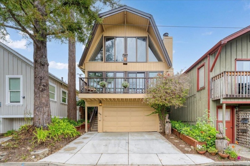 Welcome to your ultimate beach escape in one of Santa Cruz - Beach Home for sale in Santa Cruz, California on Beachhouse.com