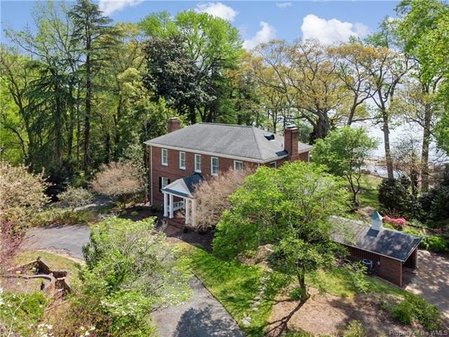 Welcome to Warwick Hall, a prominent James River estate on just - Beach Home for sale in Newport News, Virginia on Beachhouse.com