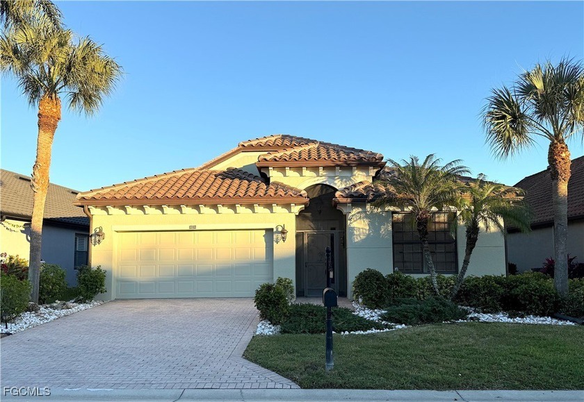 THIS LOVELY HOME IS A MUST SEE TO BELIEVE! This Lovely Home has - Beach Home for sale in Fort Myers, Florida on Beachhouse.com